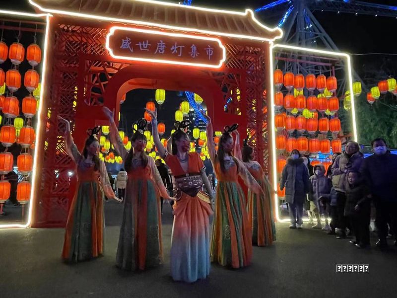 [79年我被下放林场和寡妇同住，二十年后回去，见到她我泪流满面]